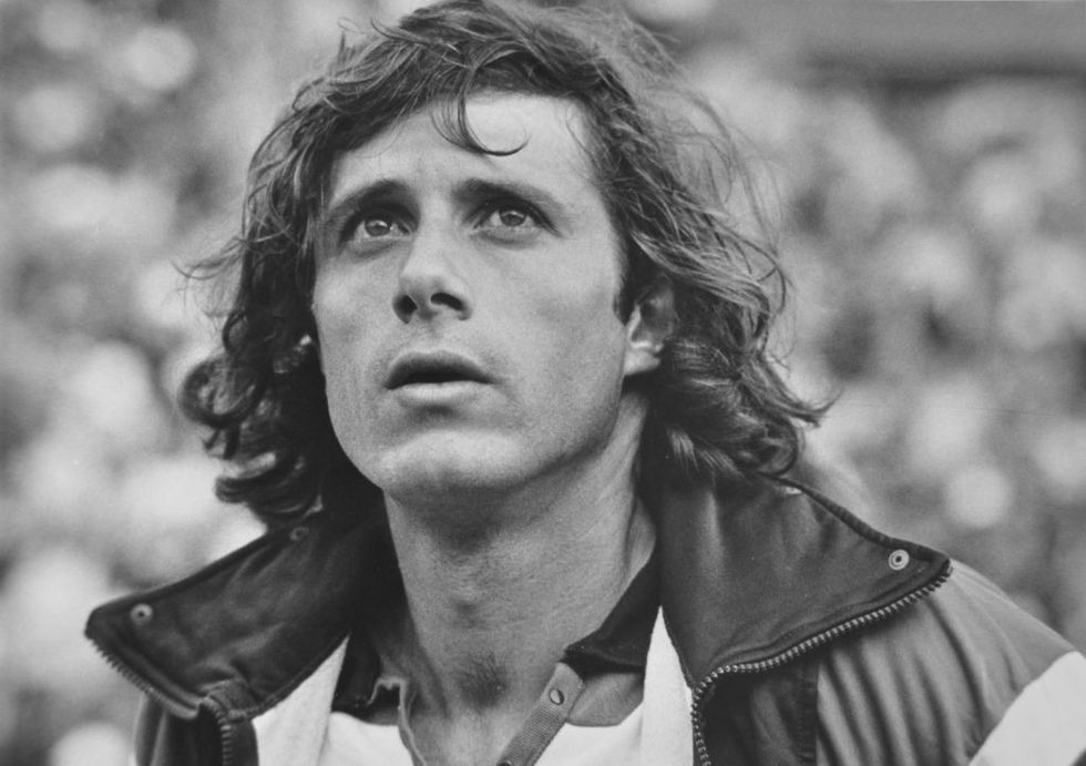 portrait of argentinian tennis player guillermo vilas, staring at the high stands of roland garros paris, roland garro stadium, june 1978 photo by andre crudophoto12universal images group via getty images