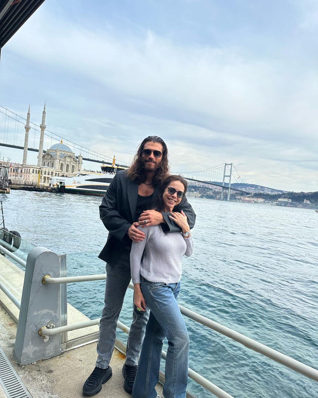 can yaman y madre