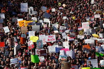 hundreds of thousands attend march for our lives in washington dc