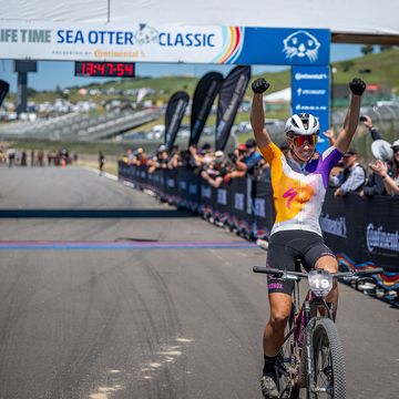 sofia gomez villafane wins the 2024 fuego xl race at the sea otter classic