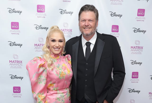 Watch Blake Shelton and Gwen Stefani's affectionate Christmas greeting  video - CBS News