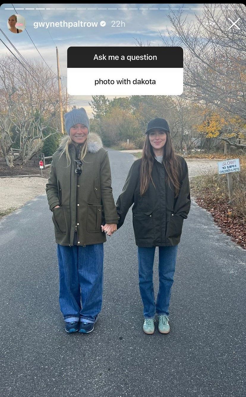 ﻿dakota e gwyneth in una foto postata dall'attrice premio oscar sul suo instagram a dicembre 2023