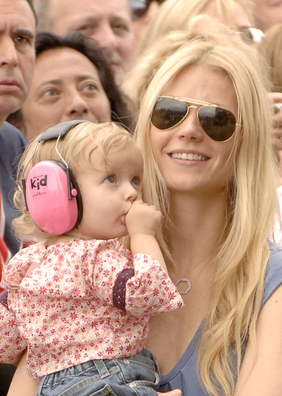 gwyneth paltrow and daughter apple attend a concert