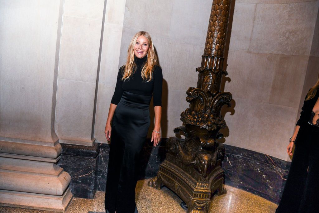 バザー　guinness paltrow Gwyneth Paltrow Re-wears Red Gucci Suit Decades After Making