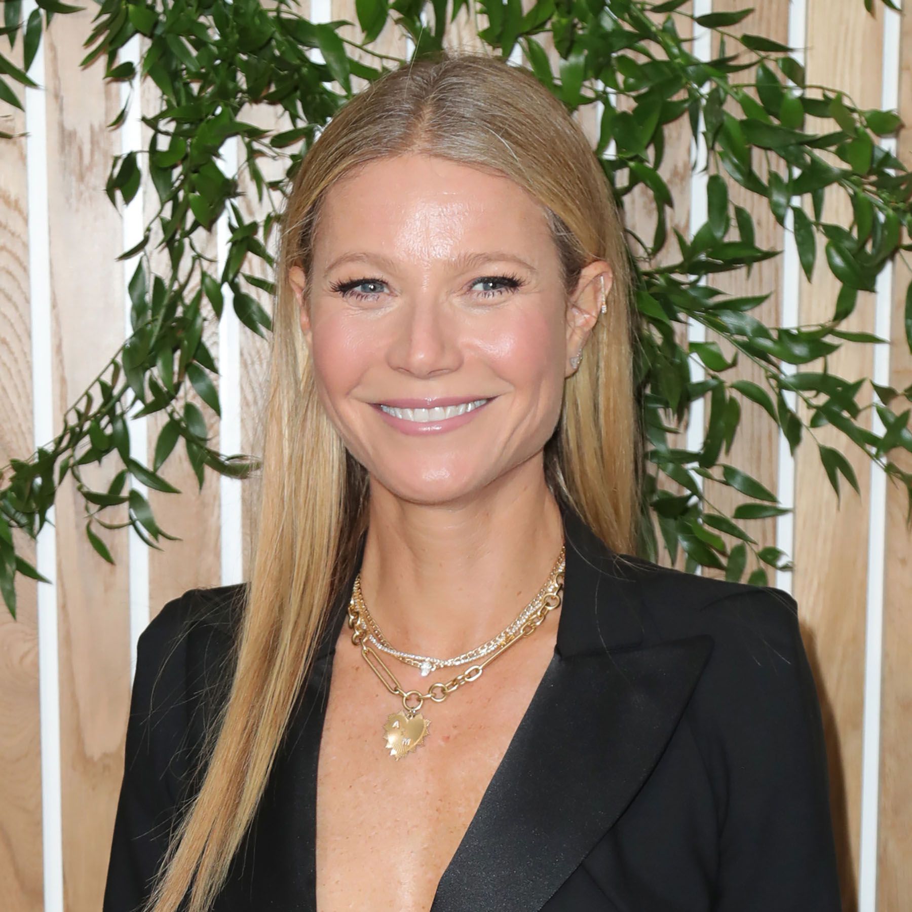 country strong gwyneth paltrow necklace