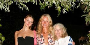 gwyneth paltrow posa junto a su madre y su hija apple