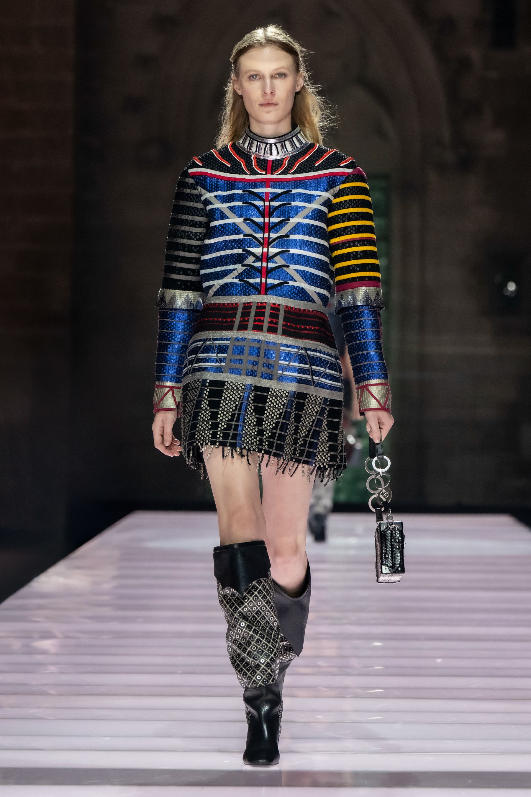 【極希少】ヴィヴィアン ハリスツイード 変形コート コレクションモデル 17AW ルイ・ヴィトン、世界遺産アヴィニョン教皇庁を舞台に“2026