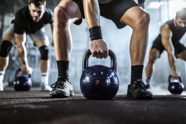 entrenamiento de piernas con pesas rusas