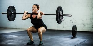 gym   woman doing front squats
