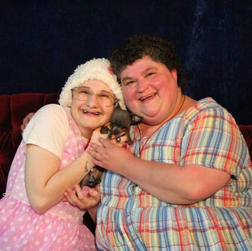 Gypsy Rose Blanchard and her mother Dee Dee gypsy rose blanchard and her mother dee dee holding a dog together and smiling