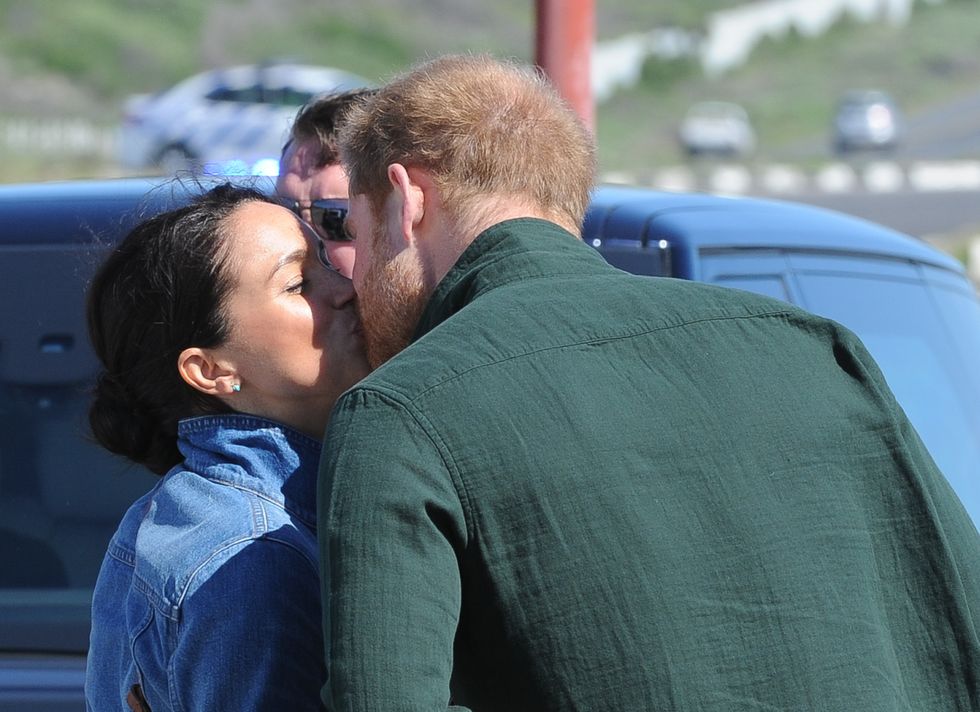 Harry and Meghan Kissing