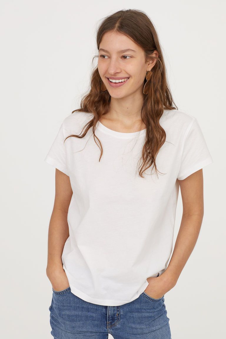 White, Clothing, Neck, Sleeve, T-shirt, Shoulder, Top, Arm, Joint, Blouse, 
