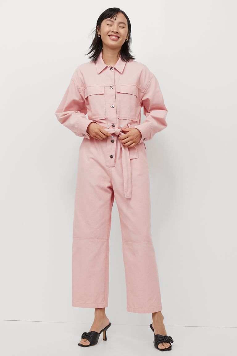 Un mono largo de mujer tipo boiler en rosa de H&M
