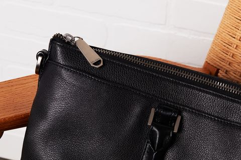 Bag, Handbag, Black, Leather, Zipper, Messenger bag, Fashion accessory, Brown, Shoulder, Joint, 