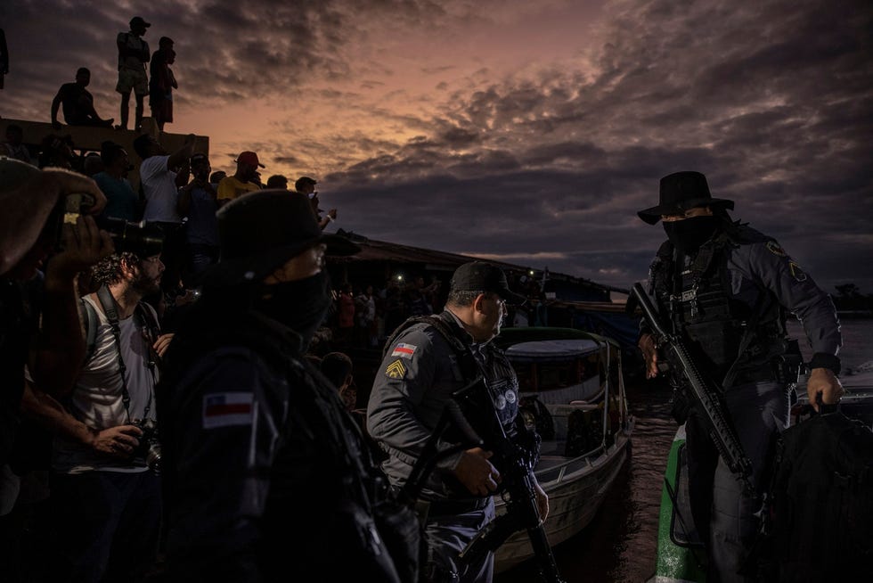 Nadat de Braziliaanse autoriteiten vanuit de hele wereld waren opgeroepen om hun zoektocht naar Phillips en Pereira te intensiveren doen politieagenten in Atalaia do Norte aan de rivier de Javari onderzoek naar de verdwijning van het tweetal
