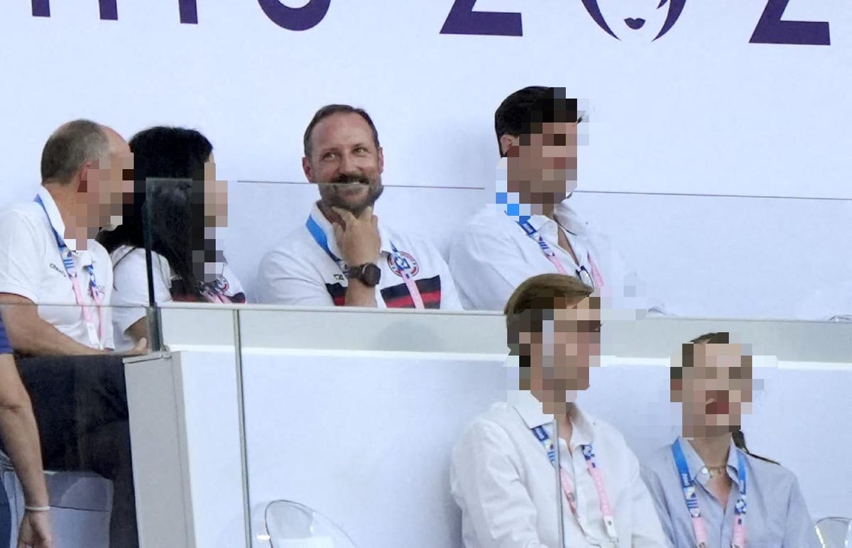 Haakon de Noruega operado