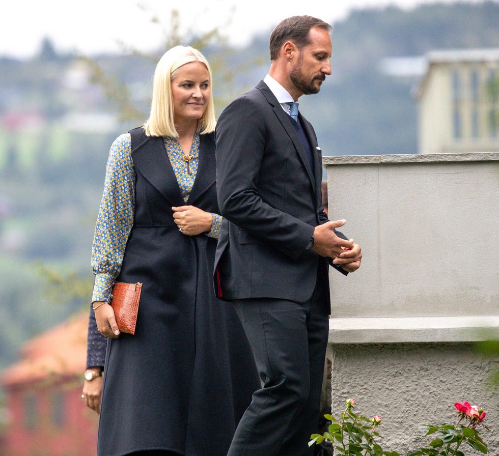 Haakon y Mette Marit de Noruega visitan la casa de juventud de los reyes de Noruega
