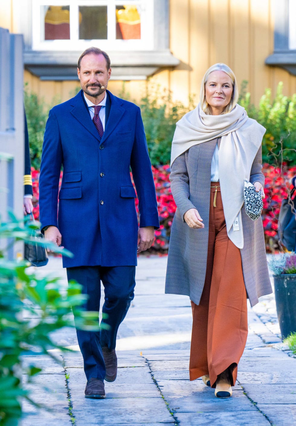 la pareja vestidos de otono