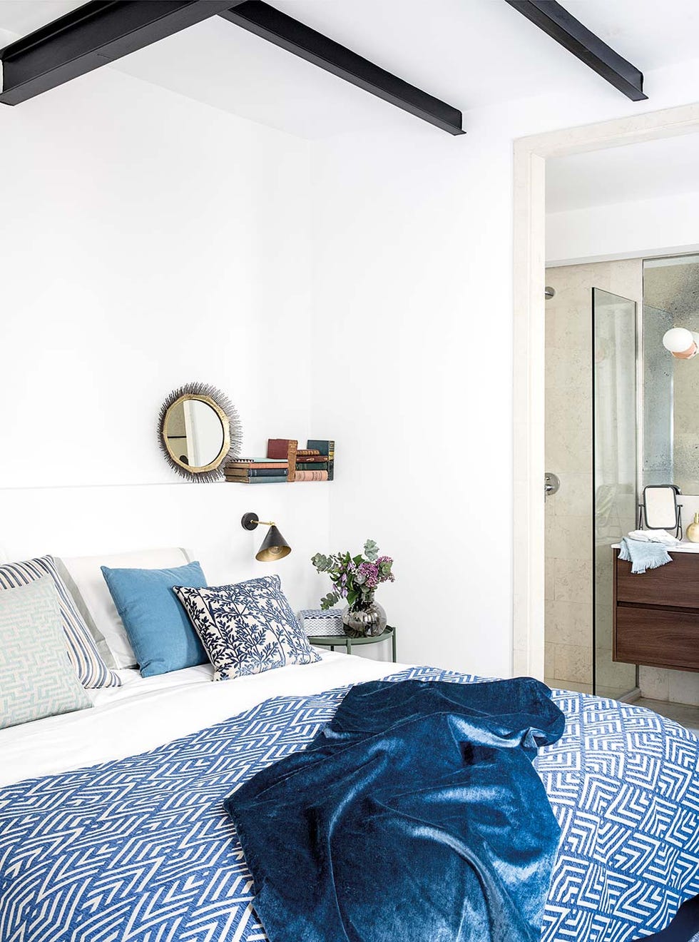 Bedroom, Room, Furniture, Bed, Bed sheet, Blue, Interior design, Property, Bed frame, Wall, 
