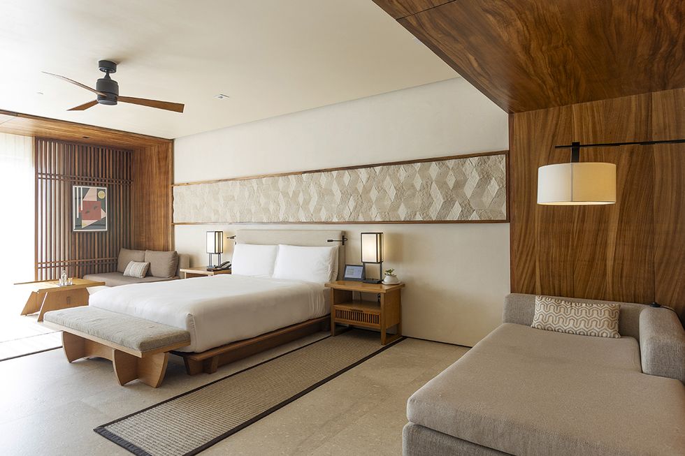 una decoración de inspiración japonesa y minimalista impregna las habitaciones del hotel nobu los cabos, méxico