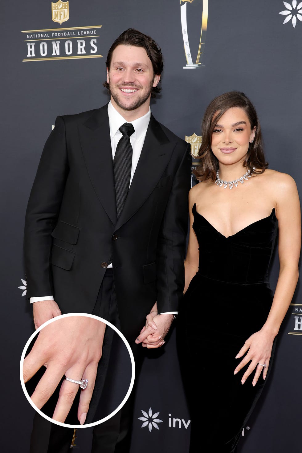 Josh Allen e Hailee Steinfeld, con il suo anello in mostra
