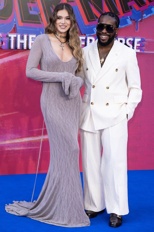hailee steinfeld posing with costar shameik moore at a red carpet event