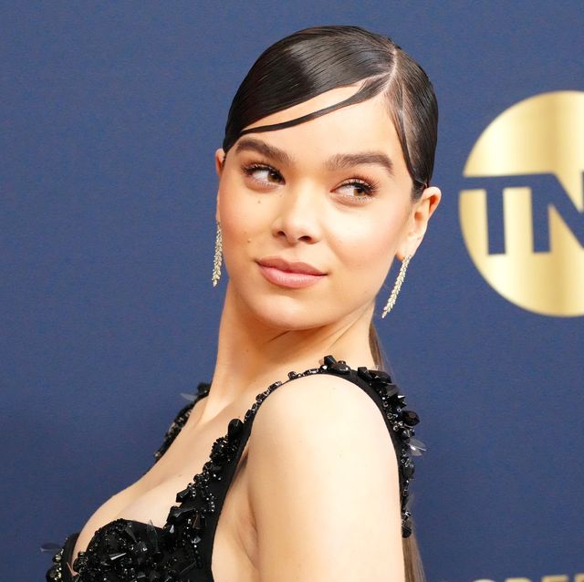 Hailee Steinfeld has cranked up the blonde hair for summer
