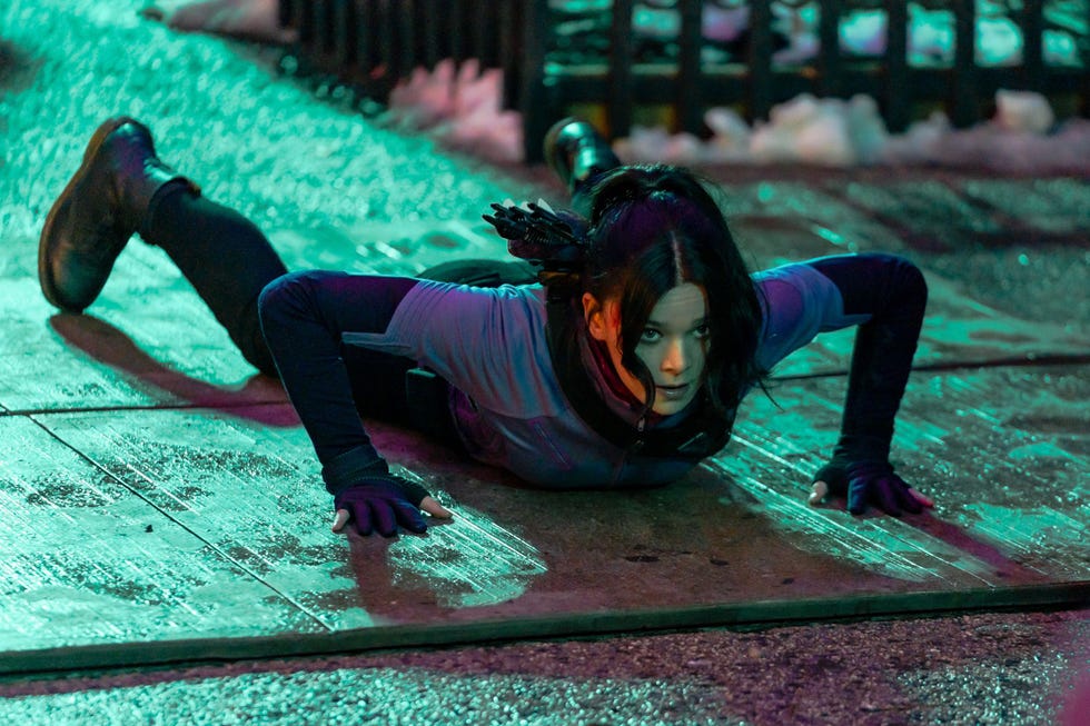 hailee steinfeld lying on her stomach and looking offscreen for a film scene