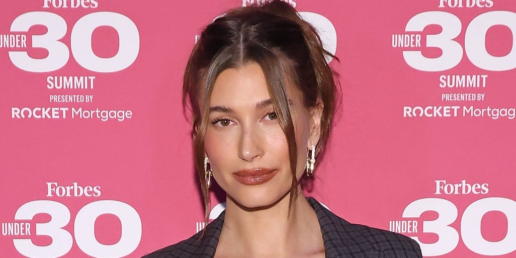 Watch Hailey Bieber Ring In 2023 With Epic Abs And A Peek Of Her Thong On IG Watch Hailey Bieber Ring In 2023 With Epic Abs And A Peek Of Her Thong On IG