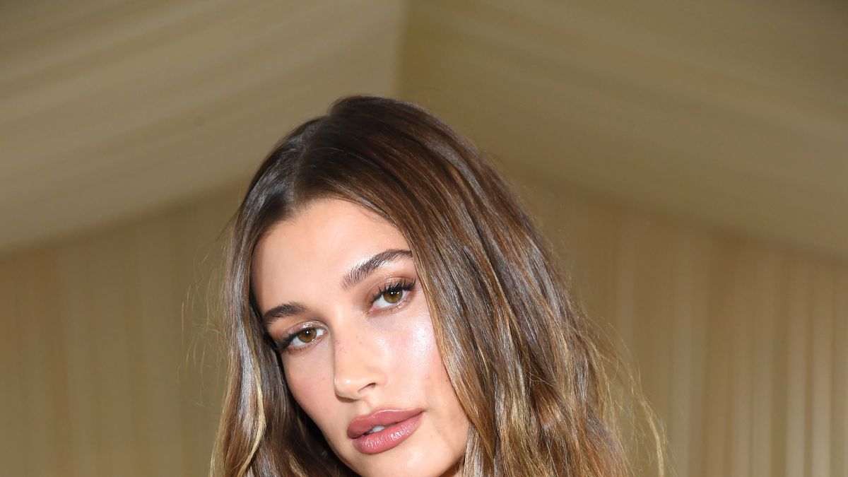 preview for Hailey Bieber overlines her lips for red carpet appearance in LA