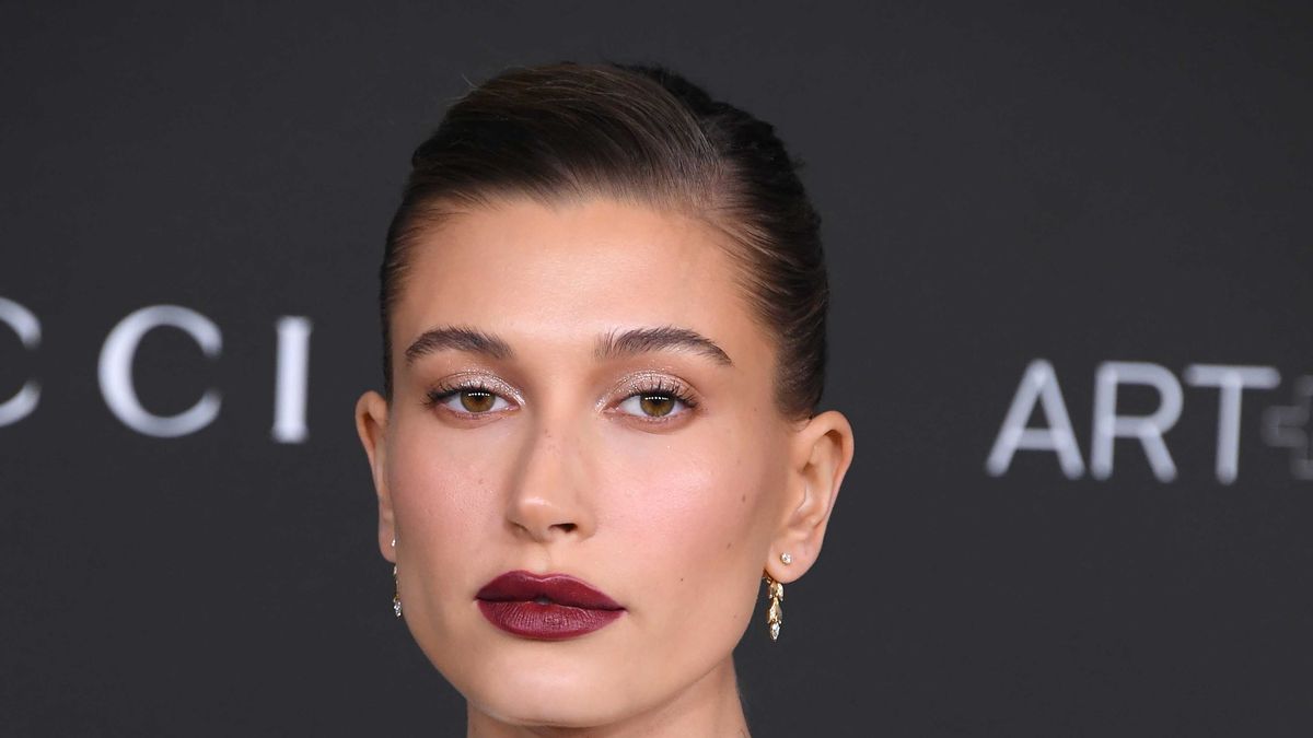 preview for Hailey Bieber overlines her lips for red carpet appearance in LA