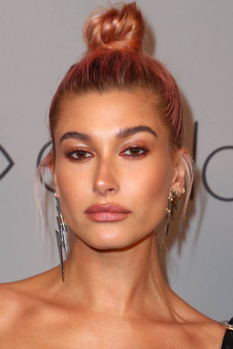 Hailey Bieber Pink Hair - The 2018 InStyle And Warner Bros. 75th Annual Golden Globe Awards Post-Party - Red Carpet