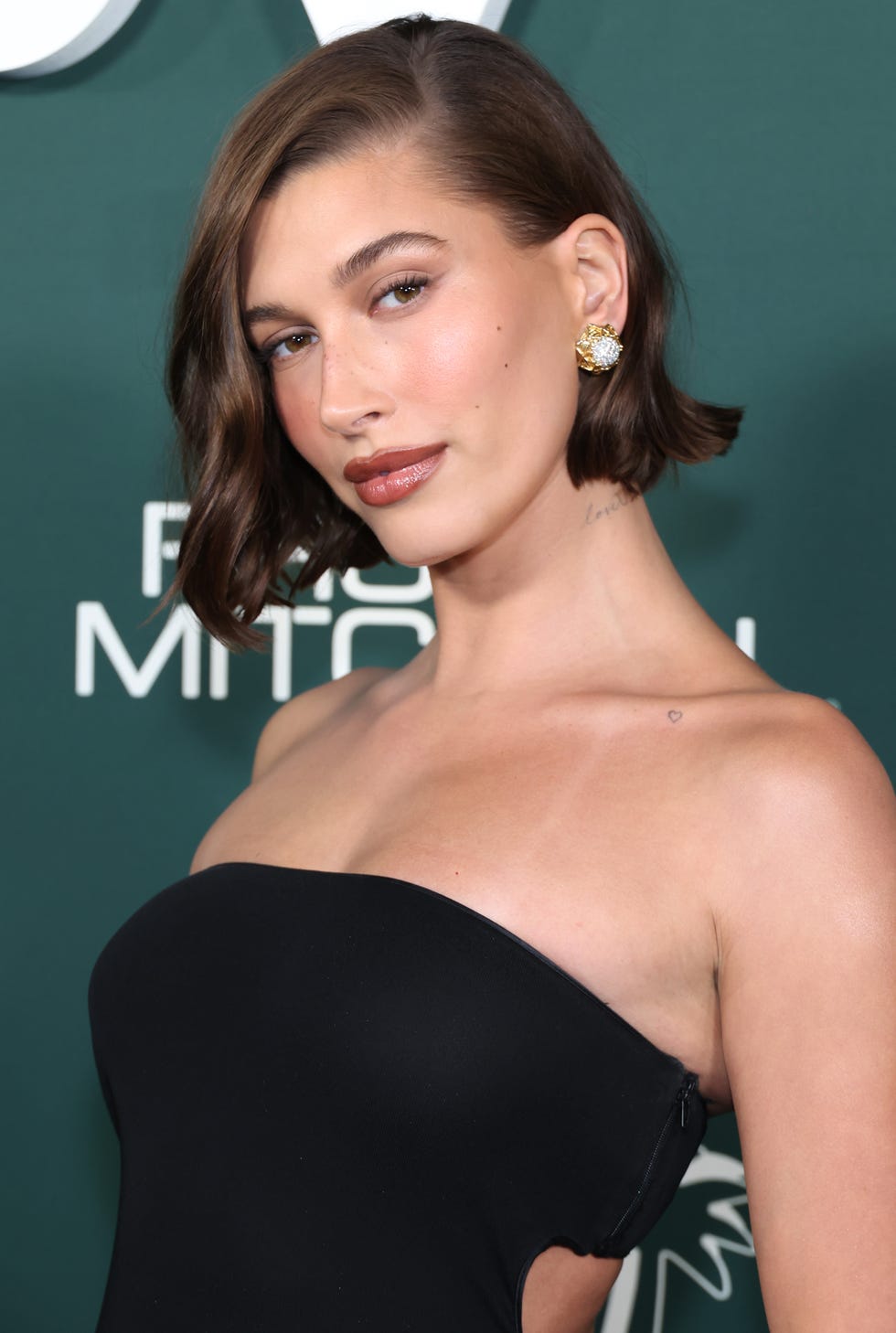 hailey bieber wavy bob