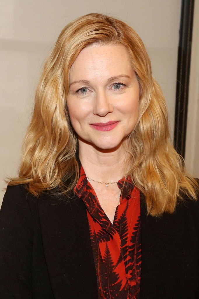 hairstyles for women over 50 laura linney with beachy waves