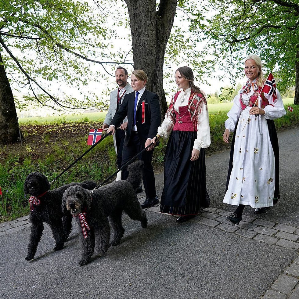 la familia real noruega celebra el día nacional más atípico