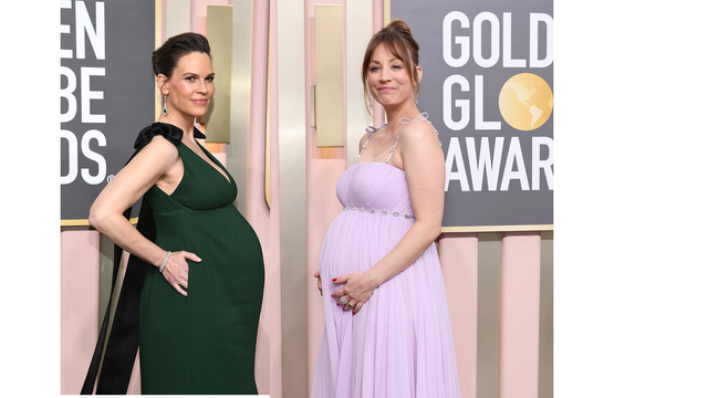 kaley cuoco y hilary swank embarazadas en los globos de oro 2023