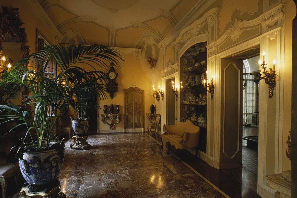 hall of stucco...