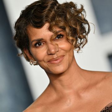halle berry at the 2023 vanity fair oscar party hosted by radhika jones arrivals