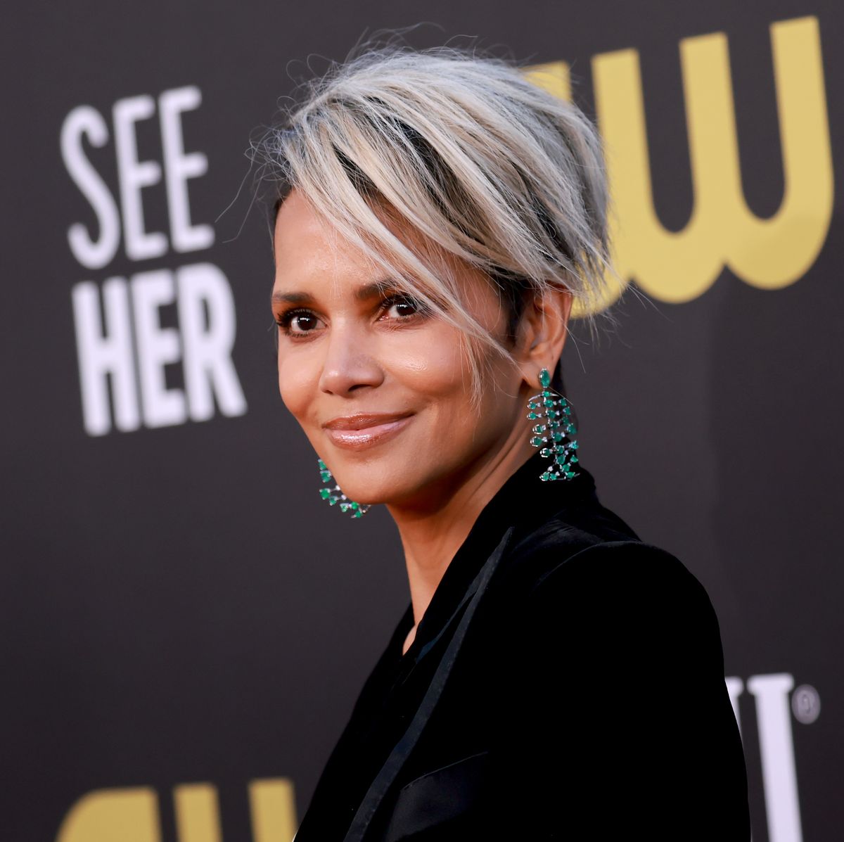 JML - Everyday Easier - Hollywood superstar Halle Berry knows the Finishing  Touch Flawless range make the perfect purse companions when you need to  look 'close-up flawless'. Shop now
