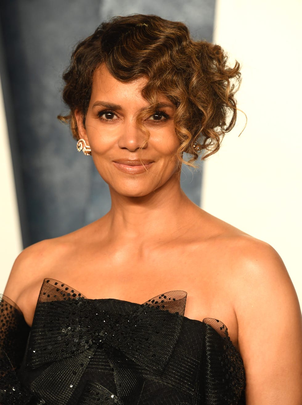 Beverly Hills, California, March 12, 2023. Halle Berry arrives at the Vanity Fair Oscar Party hosted by Radhika Jones at the Wallis Annenberg Center for the Performing Arts on March 12, 2023 in Beverly Hills, California. Photo: Steve Granitzfilmmagic