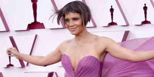 los angeles, california – april 25 halle berry arrives at the oscars on sunday, april 25, 2021, at union station in los angeles photo by chris pizzello poolgetty images