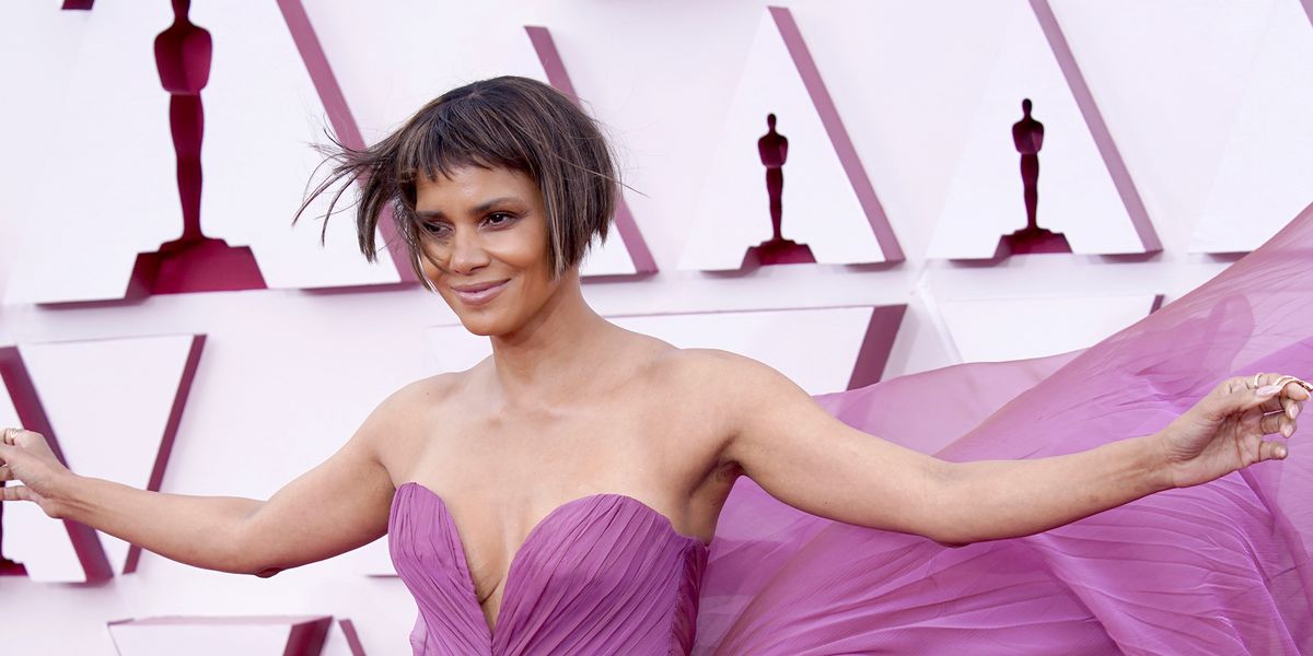Halle Berry Goes Full Glam in Gorgeous Oscars 2021 Dress