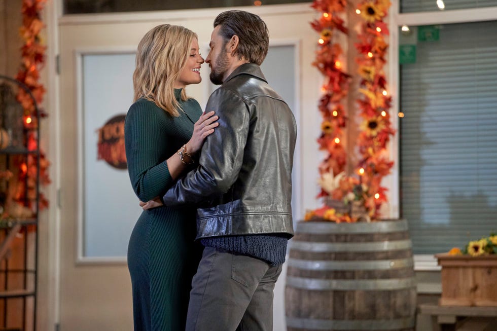 hallmark fall harvest movies 2021 roadhouse romance