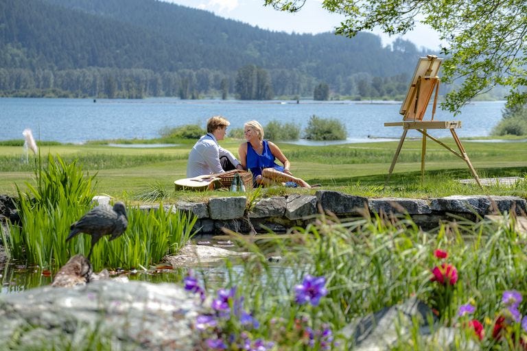 People in nature, Natural landscape, Botany, Grass, Grass family, Leisure, Meadow, Plant, Recreation, Picnic, 