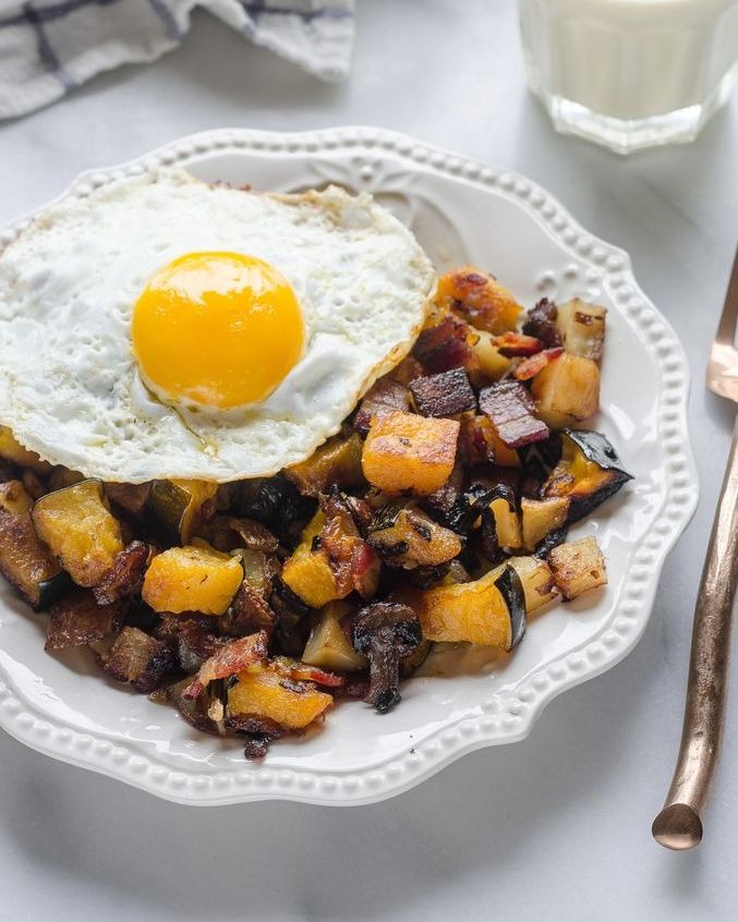 roasted squash and bacon hash with fried egg