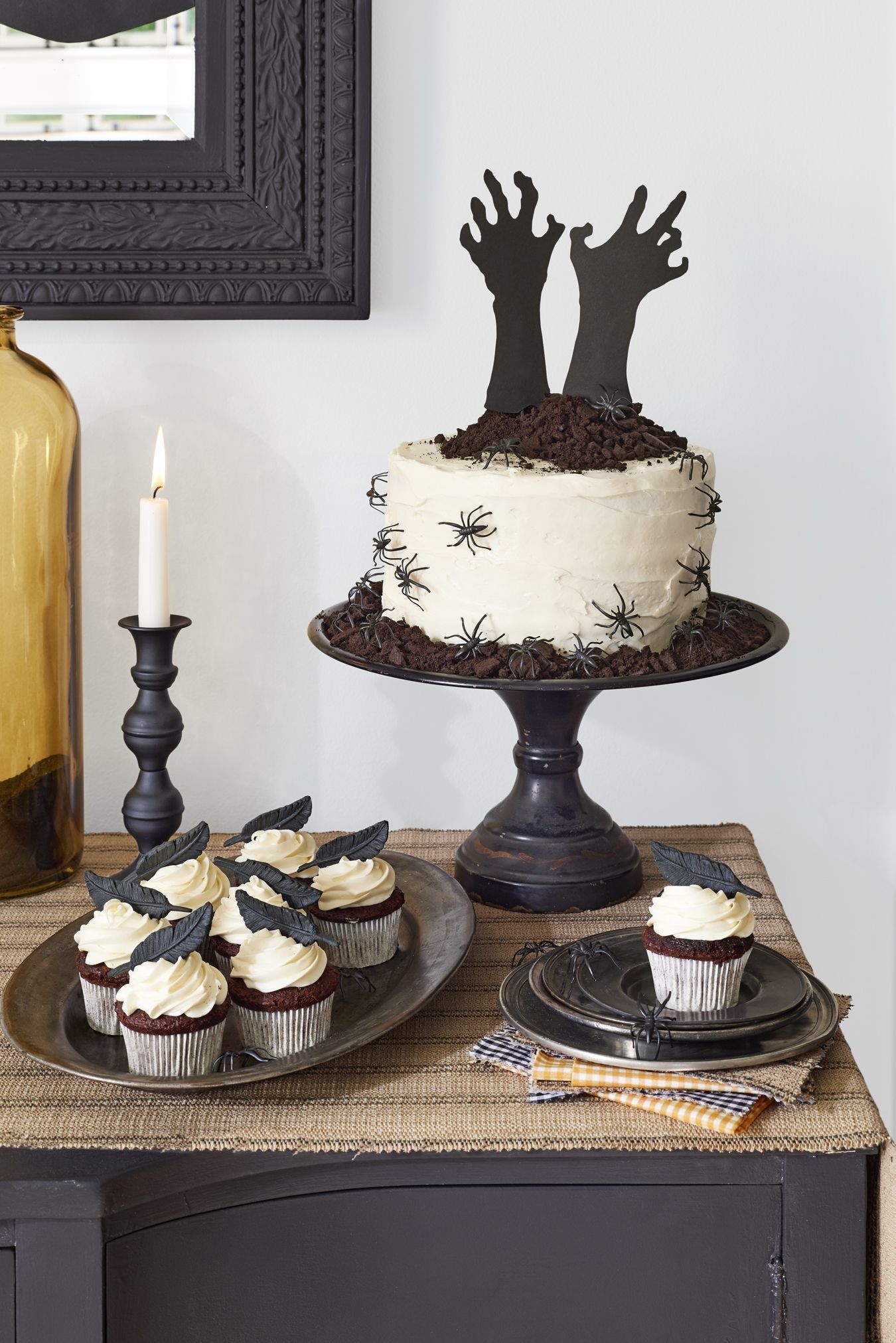 Halloween themed birthday cake 😈🎃💀🦇 | Instagram