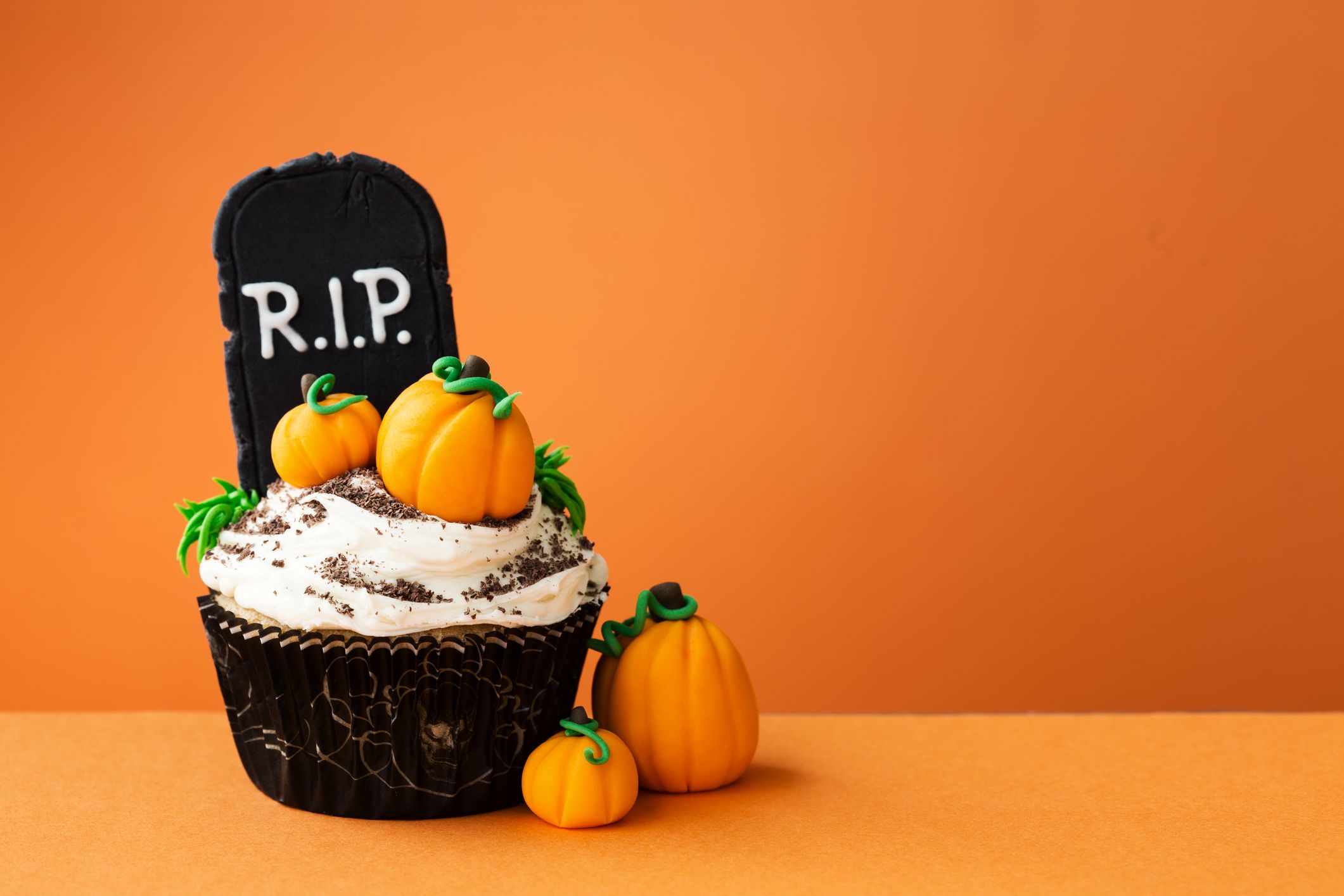 Gothic Black Velvet Halloween Cake Recipe | Dr. Oetker