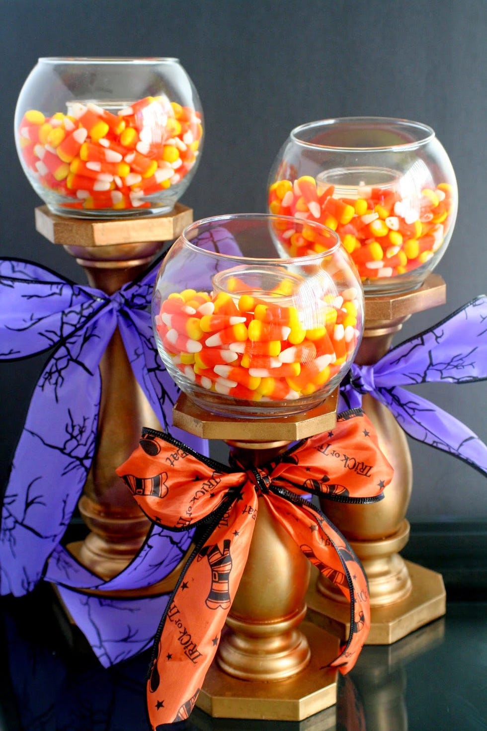 https://hips.hearstapps.com/hmg-prod/images/halloween-candles-holders-1536597400.jpg?crop=1xw:0.999375xh;center,top&resize=980:*