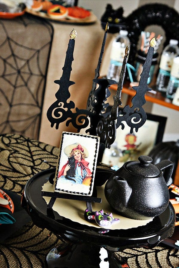 20 Best Halloween Centerpieces - DIY Halloween Table Décor Ideas