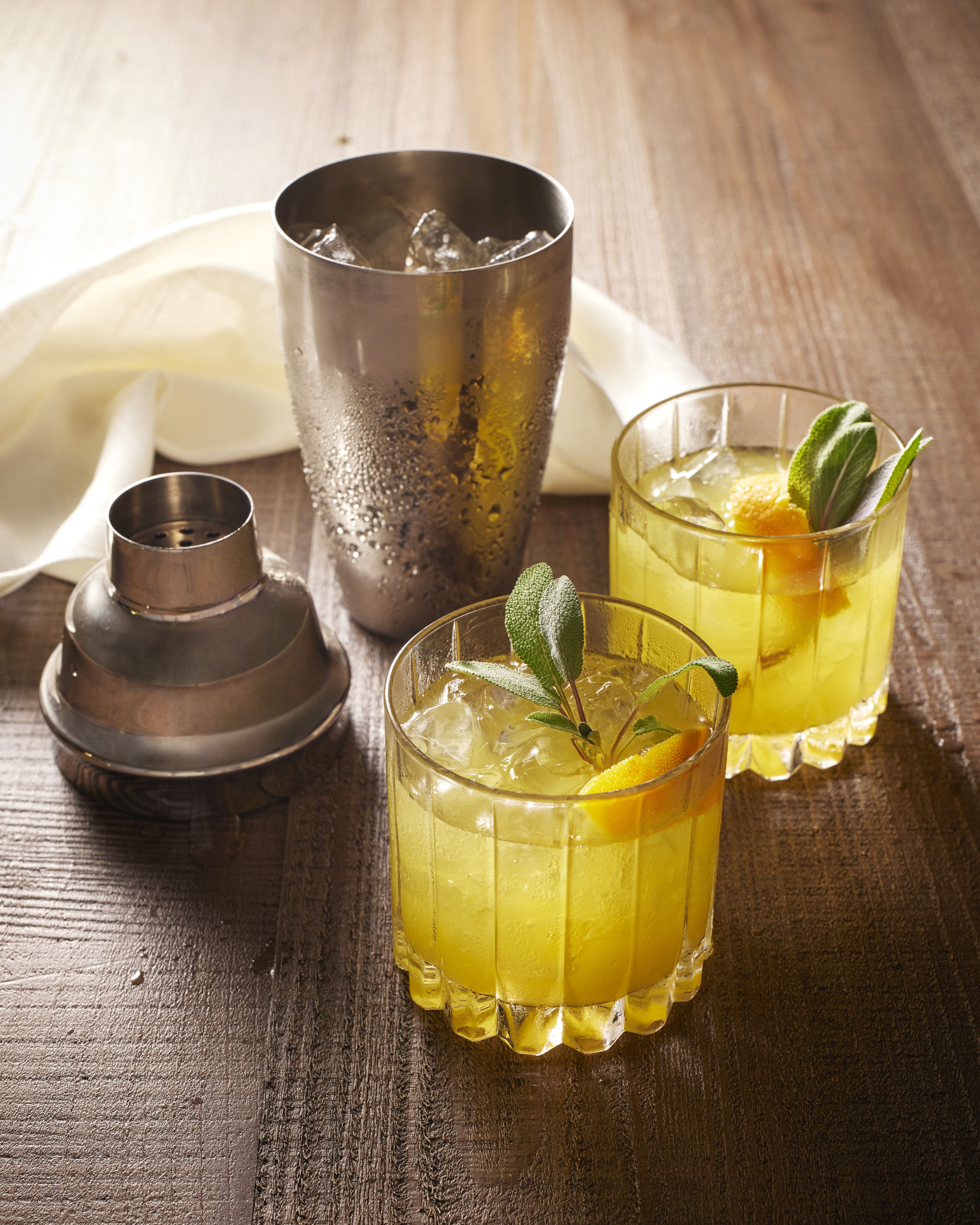 8 Easy Whisky Halloween Cocktail Punch Recipes - Ballantine's US